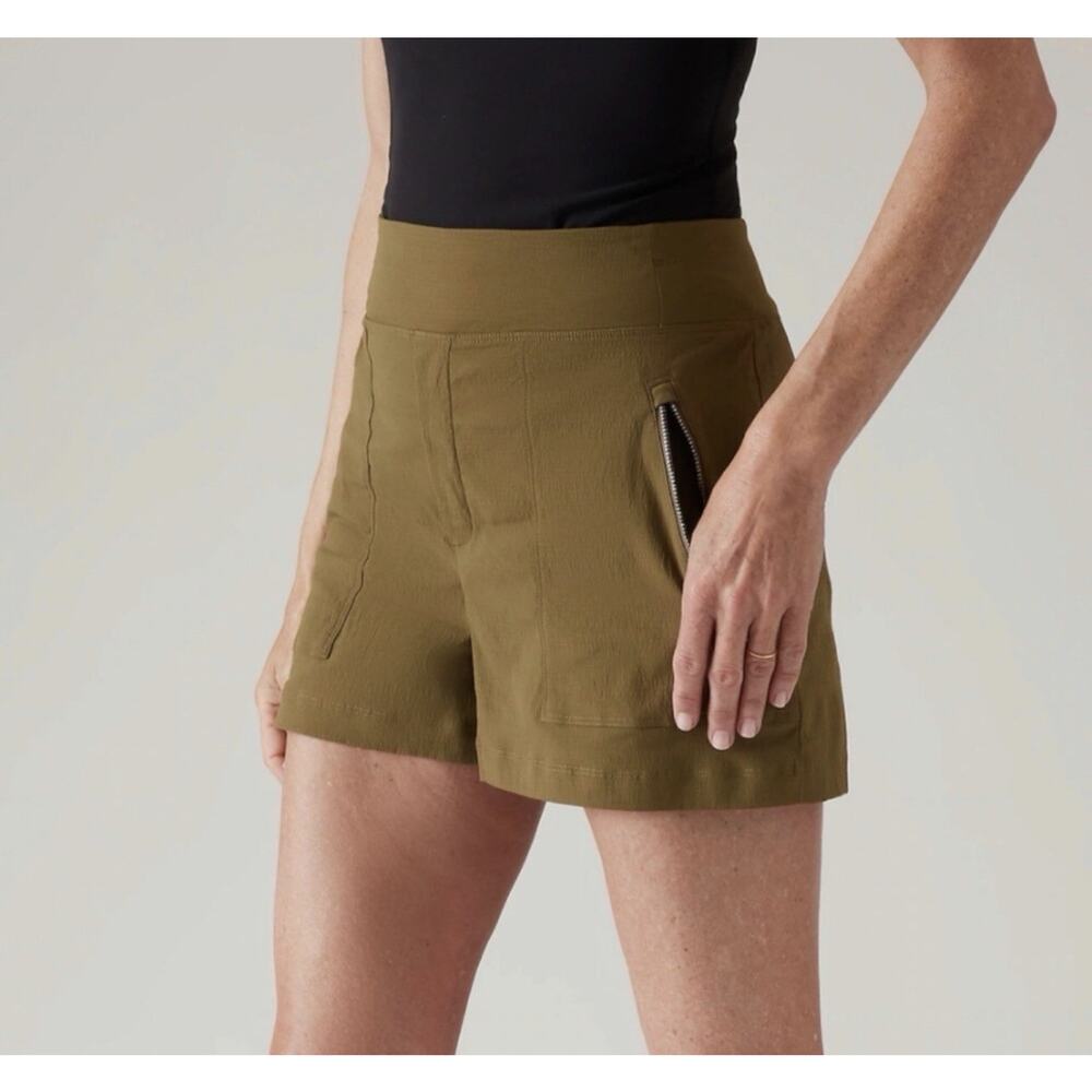 Athleta Trekkie North Short Beige Women's Sz 8 Gorpcore Yoga
